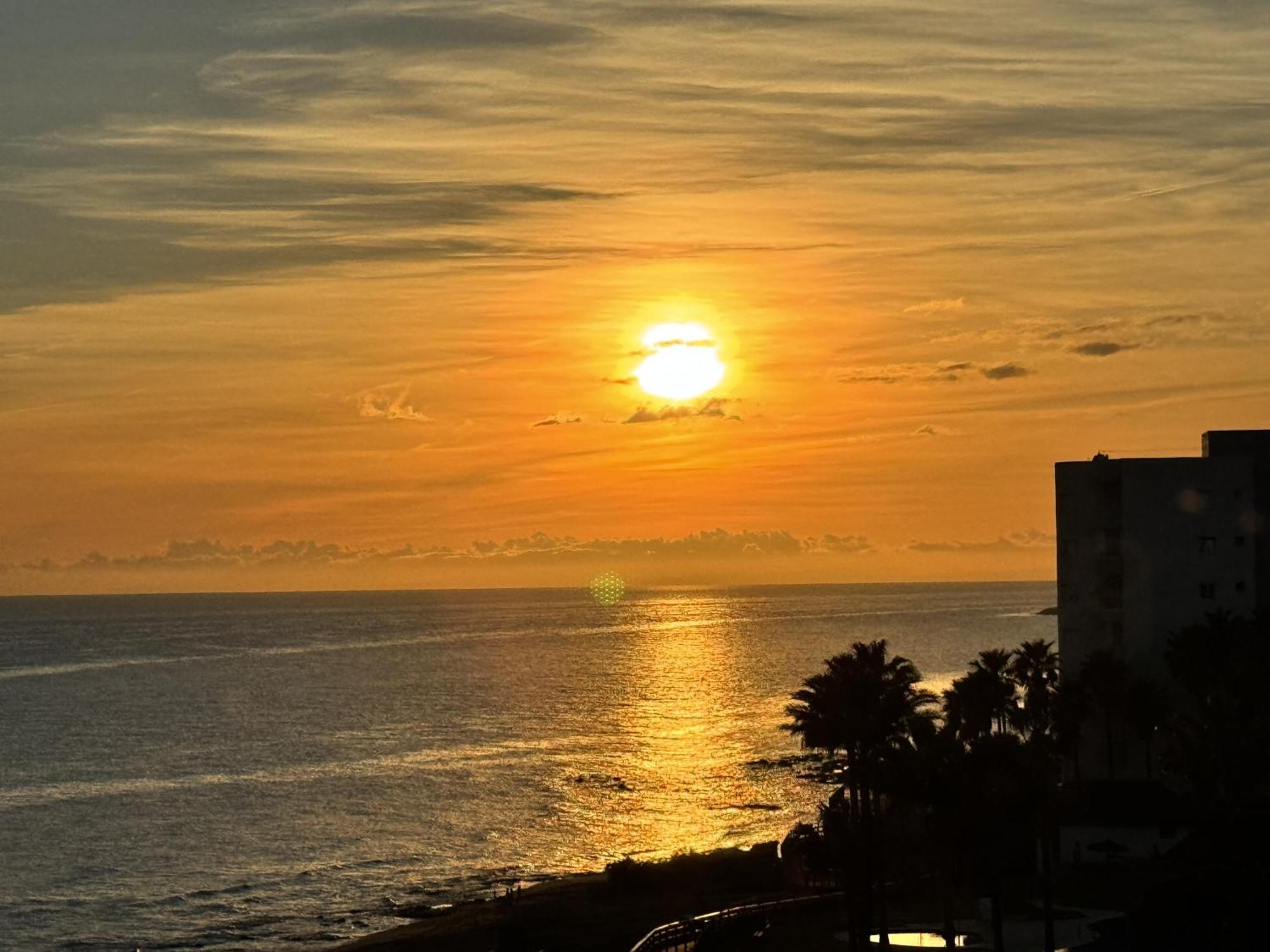 Beachfront Studio ,The View Calahonda, Panoramic Sea Views Sitio de Calahonda Exterior foto
