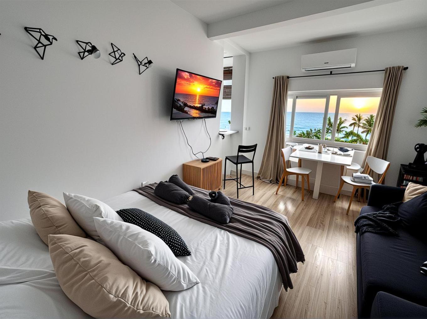 Beachfront Studio ,The View Calahonda, Panoramic Sea Views Sitio de Calahonda Exterior foto